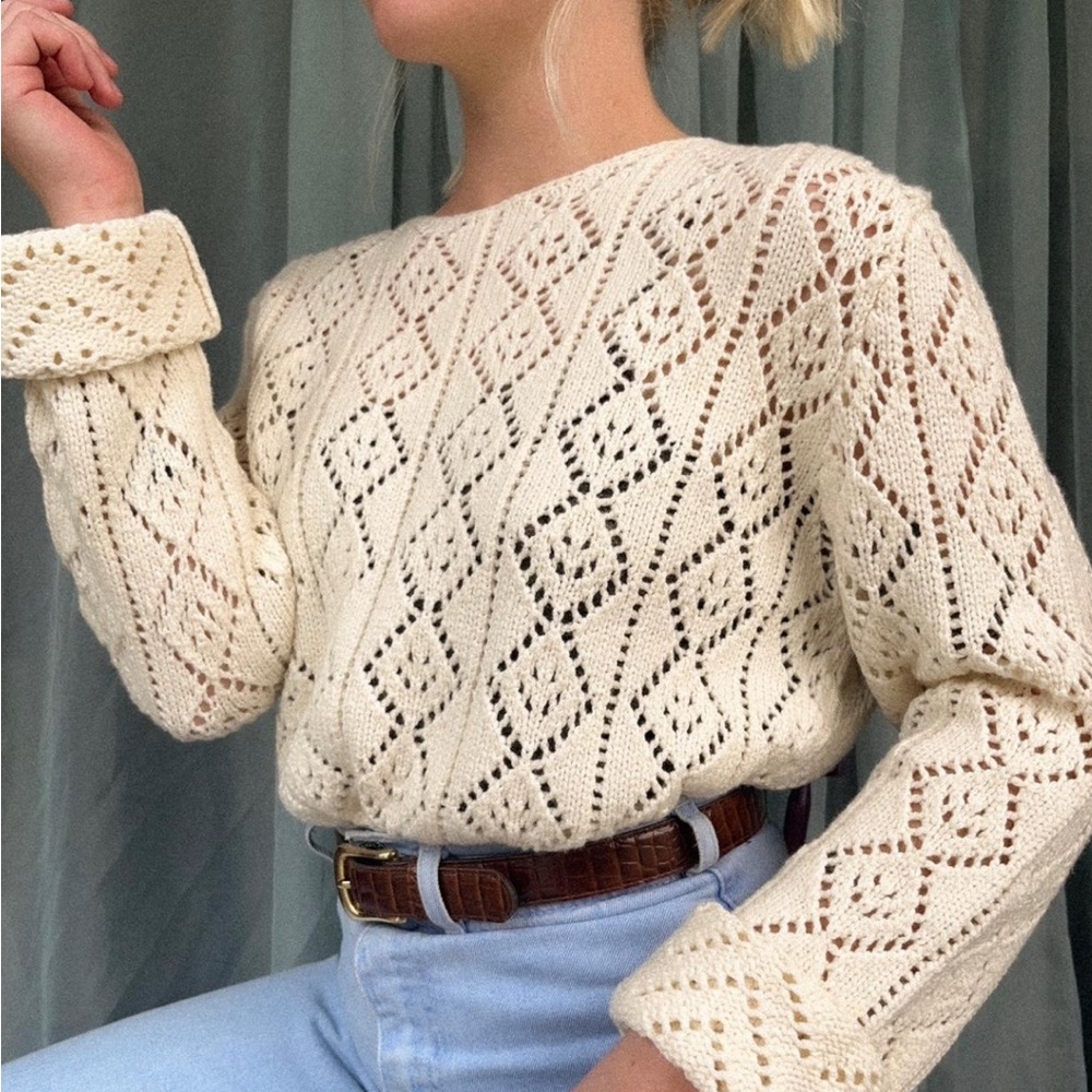 Stunning Vintage Knit Eyelet Scalloped Sweater - Picture 2 of 11